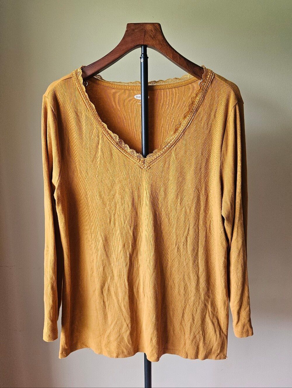 Old Navy Rusty Colored Long Sleeve V-Neck Tee Size XL